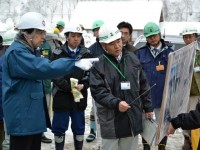 南砺市利賀村上百瀬中村地区　訪問 富山県庁土木部／加藤部長、 農林水産部／伍嶋部長 、砺波土木センター、南砺市役所関係者による「土砂災害被害状況及び復旧作業　視察」2月3日